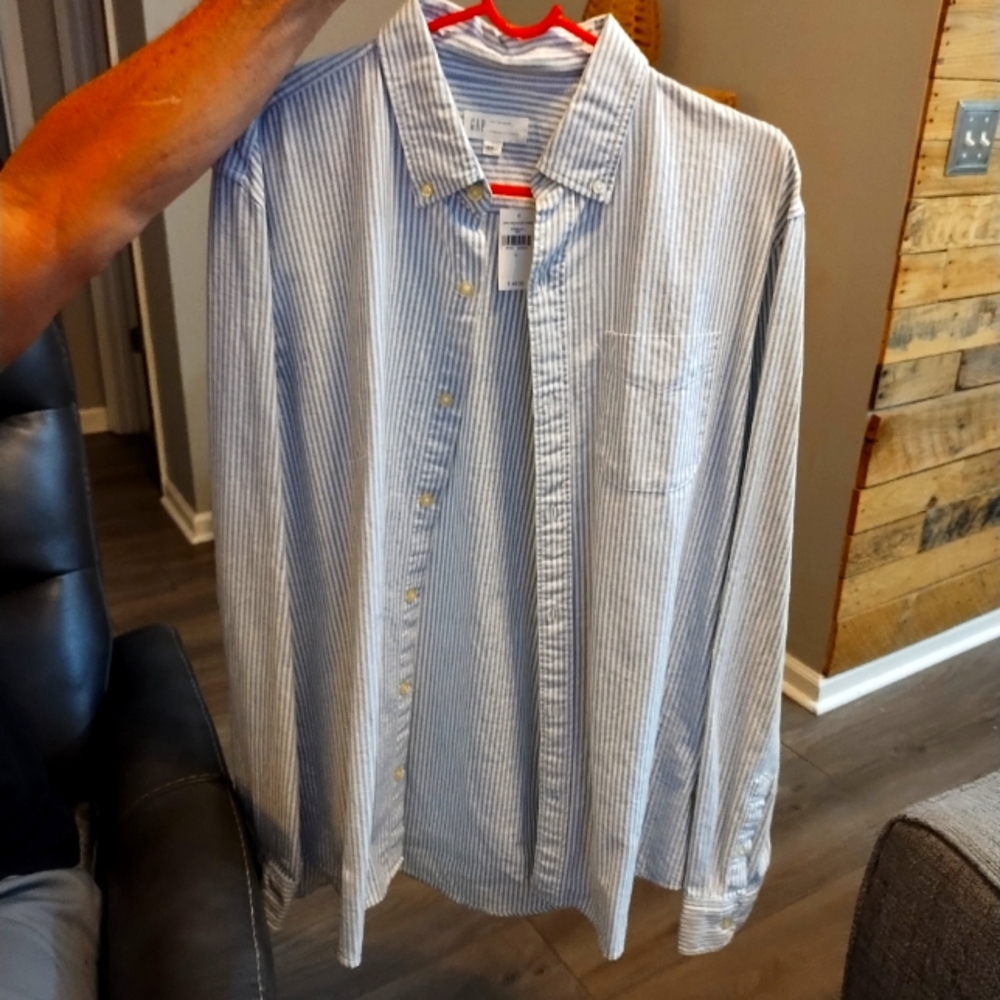 Gap Mens pinstripe button down shirt, size L